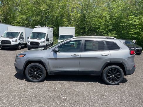 Used 2017 Jeep Cherokee Limited AWD/4WD image 9