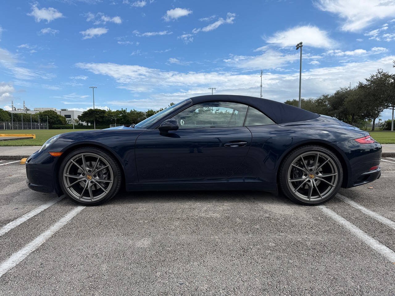 Used 2019 Porsche 911 Carrera RWD image 3