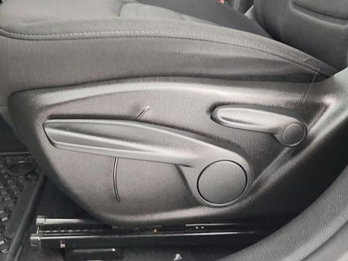 Used 2020 Jeep Renegade Latitude w/ Cold Weather Group image 9