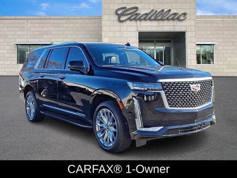 Used 2023 Cadillac Escalade ESV Premium Luxury image 2