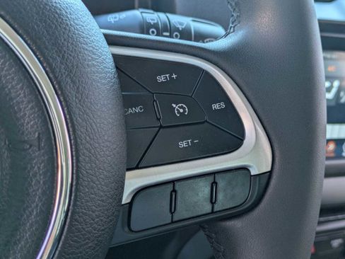 Used 2019 Jeep Renegade Latitude FWD image 25