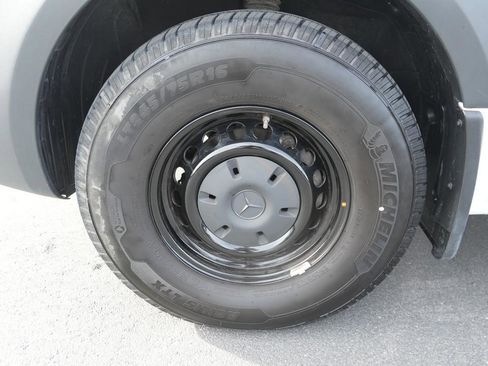 Used 2025 Mercedes-Benz Sprinter 2500 image 21