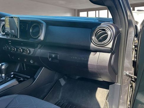 Used 2017 Toyota Tacoma TRD Off-Road image 25