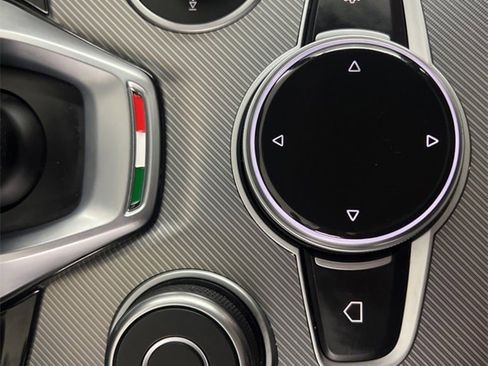 Used 2022 Alfa Romeo Stelvio Veloce image 30