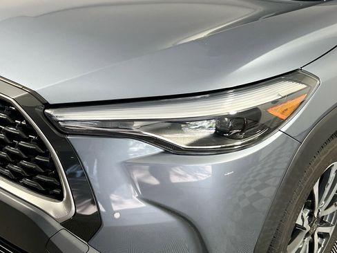 Used 2023 Toyota Corolla Cross XLE FWD image 12