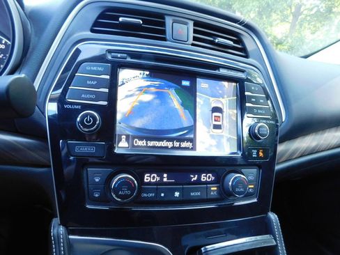 Used 2017 Nissan Maxima Platinum FWD image 11