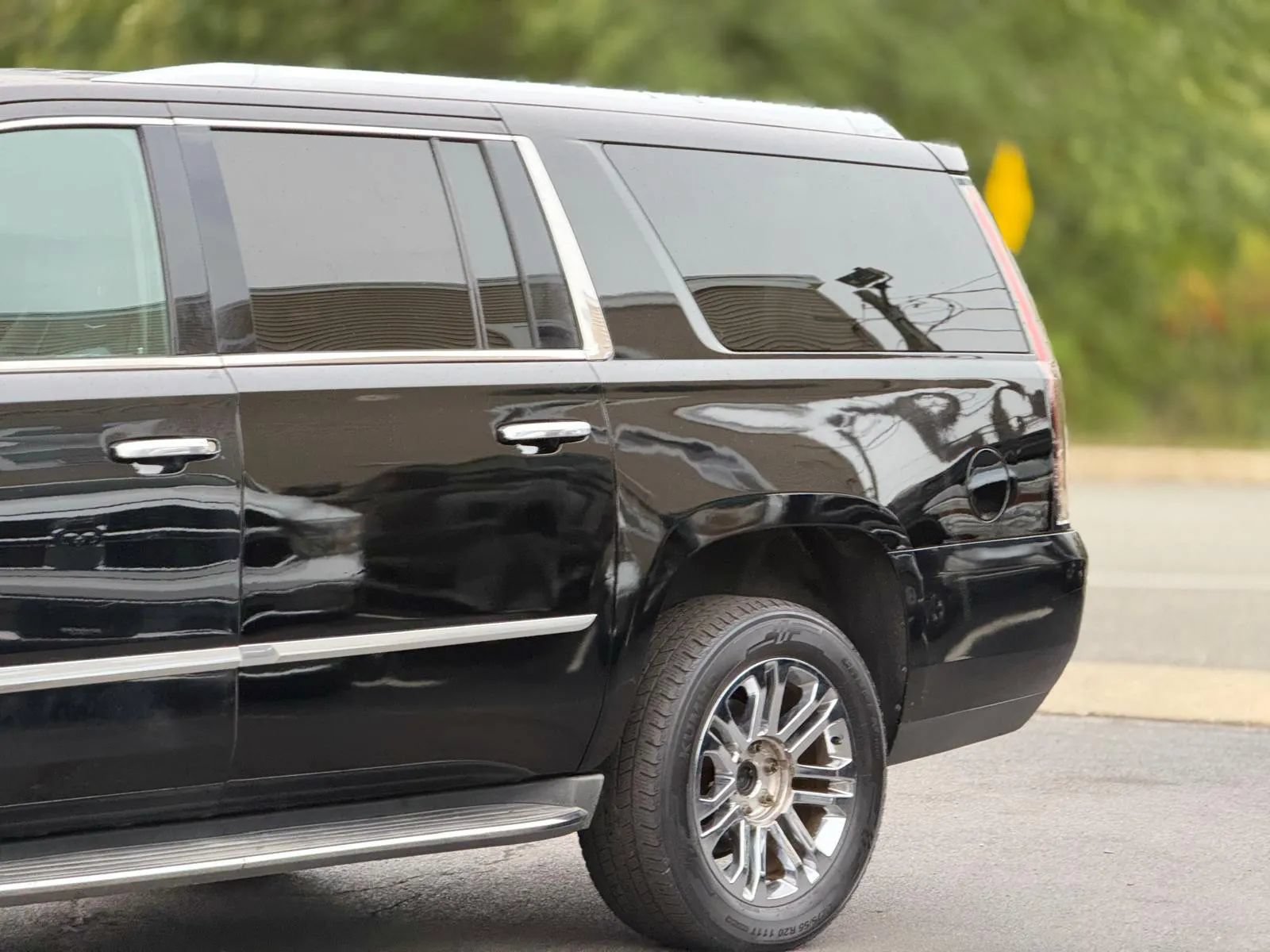 Used 2016 Cadillac Escalade ESV 2WD image 3