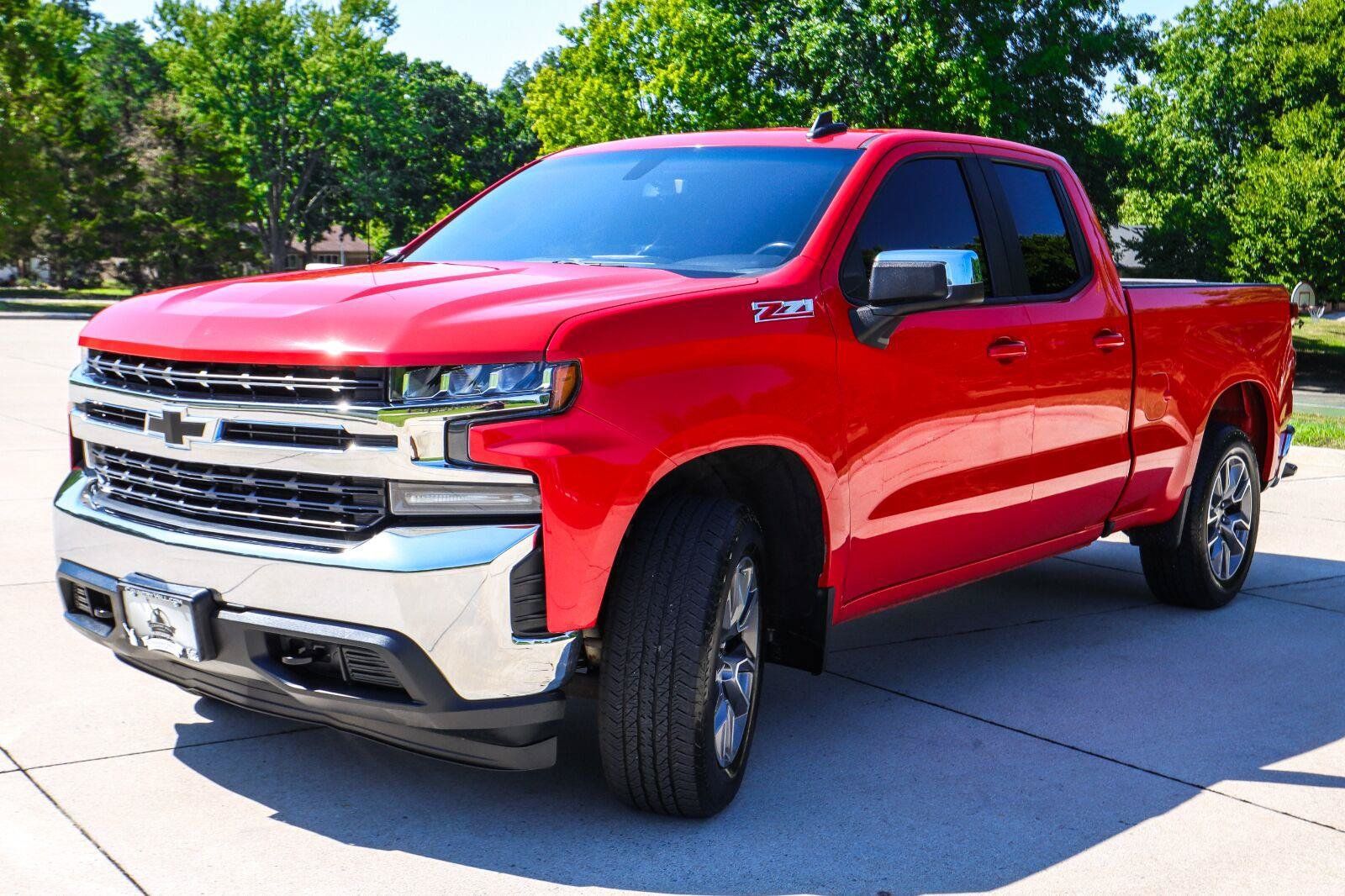 Used 2019 Chevrolet Silverado 1500 LT w/ All-Star Edition AWD/4WD image 3