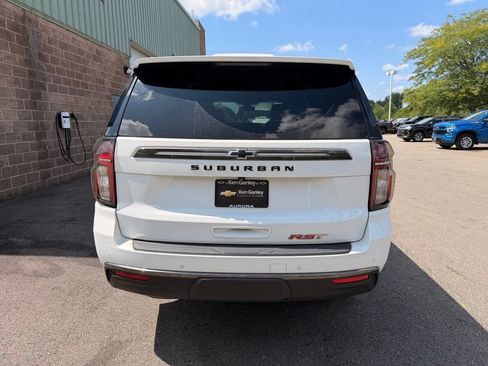 Used 2022 Chevrolet Suburban RST w/ Luxury Package AWD/4WD image 8