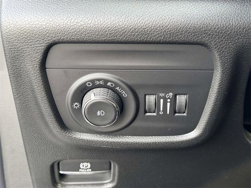 New 2025 Jeep Grand Cherokee Limited w/ Black Appearance Package image 28