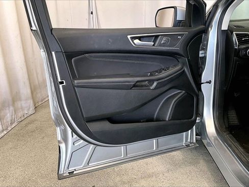 Used 2022 Ford Edge Titanium image 21