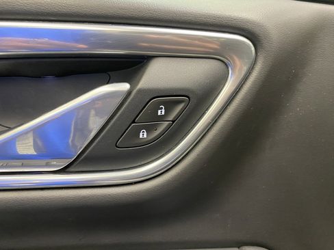 Used 2021 Chevrolet Suburban LT image 30