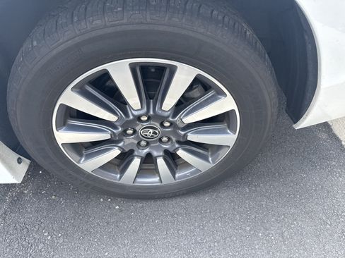 Used 2020 Toyota Sienna LE AWD/4WD image 11