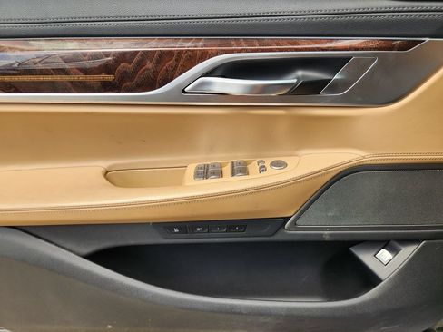 Used 2022 BMW 740i w/ Premium Package RWD image 23