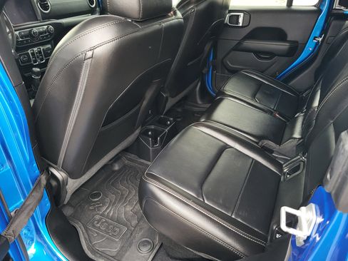 Used 2020 Jeep Gladiator Overland image 13