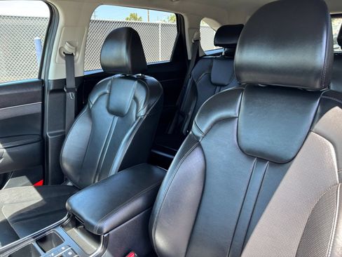 Used 2024 Kia Sorento S FWD image 38
