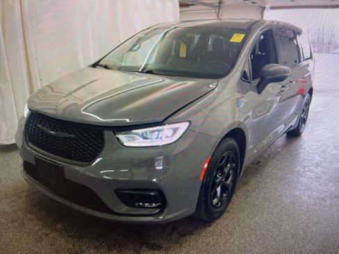 Used 2023 Chrysler Pacifica Touring-L w/ S Appearance Package image 1