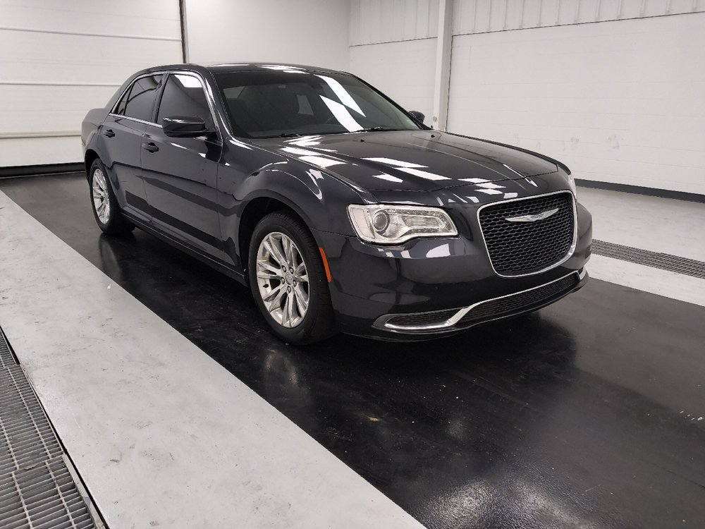 Used 2018 Chrysler 300 Touring L RWD image 13