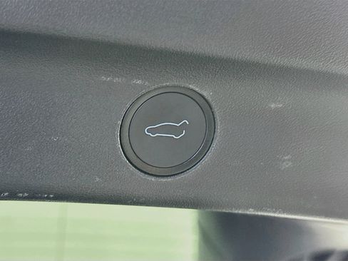Used 2022 Tesla Model Y Long Range AWD/4WD image 28