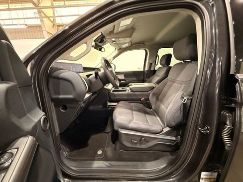 Used 2025 Ford Expedition Active AWD/4WD image 16