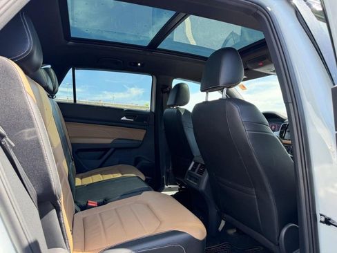 Used 2022 Volkswagen Atlas Cross Sport SEL Premium R-Line AWD/4WD image 10