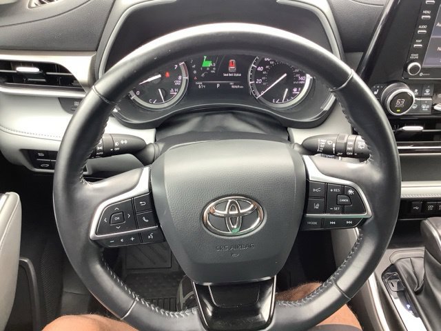Used 2021 Toyota Highlander XLE AWD/4WD image 22