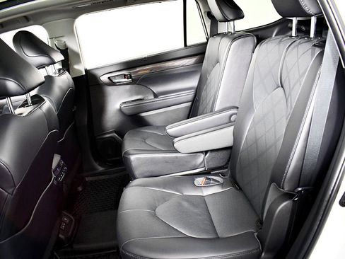 Used 2022 Toyota Highlander Platinum image 38