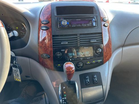 Used 2006 Toyota Sienna XLE Limited image 19