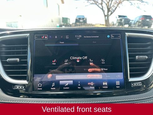 Used 2024 Chrysler Pacifica Limited image 16