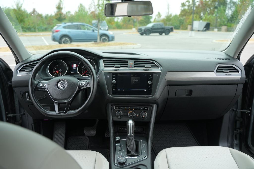 Used 2018 Volkswagen Tiguan SE w/ Panoramic Sunroof Package AWD/4WD image 26