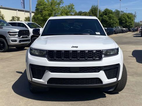 New 2026 Jeep Grand Cherokee Altitude AWD/4WD image 2