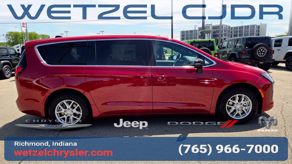 New 2027 Chrysler Pacifica Select FWD image 8