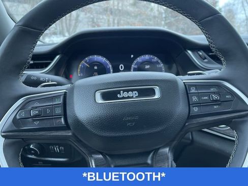 Used 2023 Jeep Grand Cherokee Limited w/ Luxury Tech Group II image 12