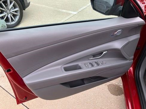 Used 2023 Hyundai Elantra SEL FWD image 10