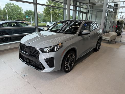 New 2026 BMW X2 xDrive28i w/ M Sport Package AWD/4WD image 3