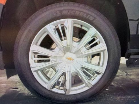 Used 2021 Chevrolet Suburban High Country AWD/4WD image 9