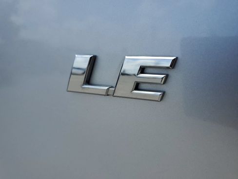 Used 2015 Toyota RAV4 LE FWD image 12