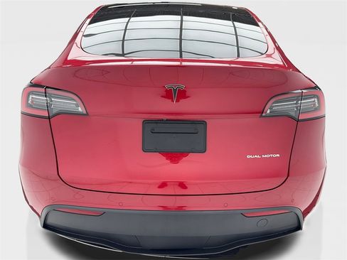 Used 2021 Tesla Model Y Long Range image 11