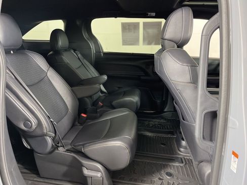 Used 2025 Toyota Sienna XLE Woodland Edition image 13
