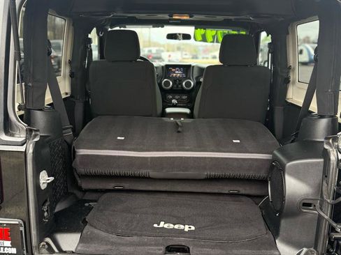 Used 2012 Jeep Wrangler Sahara w/ Connectivity Group image 17