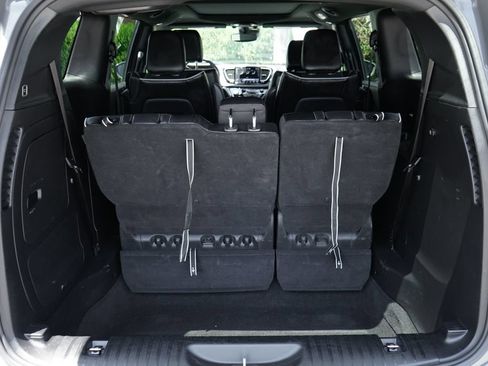 Used 2022 Chrysler Pacifica Limited w/ S Appearance Package FWD image 8