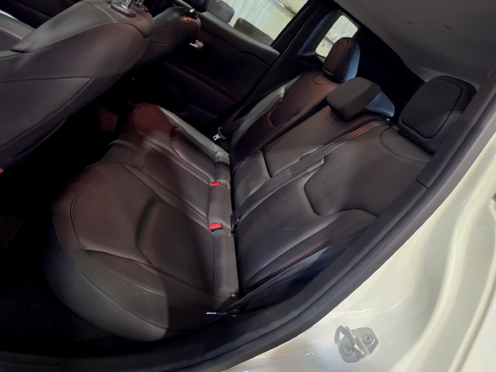 Used 2021 Jeep Renegade Trailhawk w/ Sun & Sound Group AWD/4WD image 7
