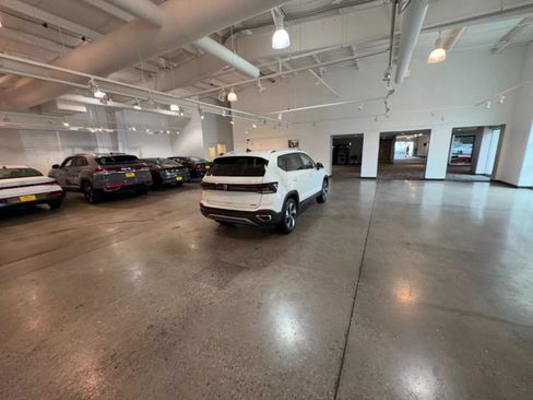 Used 2026 Volkswagen Taos SE AWD/4WD image 12