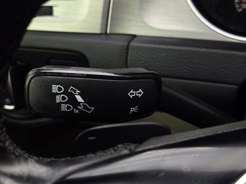 Used 2016 Volkswagen Golf SE image 28