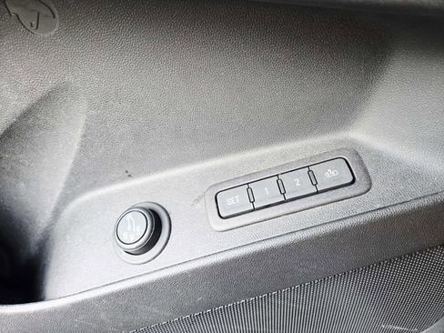 Used 2018 Chevrolet Equinox Premier FWD image 31