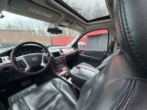 Used 2007 Cadillac Escalade AWD w/ Information Package image 8
