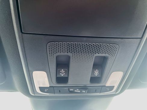 Used 2025 Honda Pilot Black Edition image 23