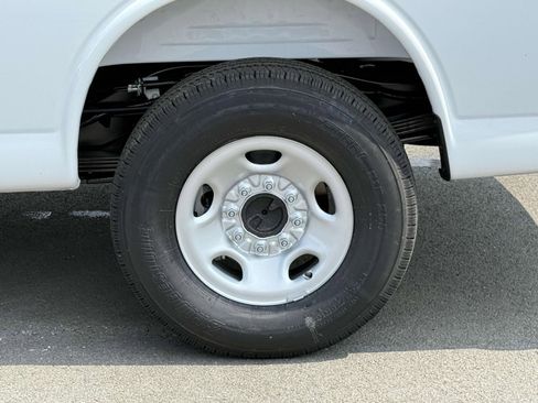 New 2025 Chevrolet Express 3500 Extended image 7