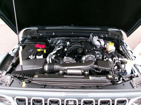 Used 2026 Jeep Wrangler Unlimited Sahara AWD/4WD image 18