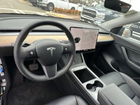 Used 2021 Tesla Model Y Long Range image 24